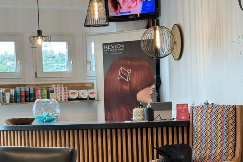 Réalisation par un magasin d'éclairage pour un salon de coiffure